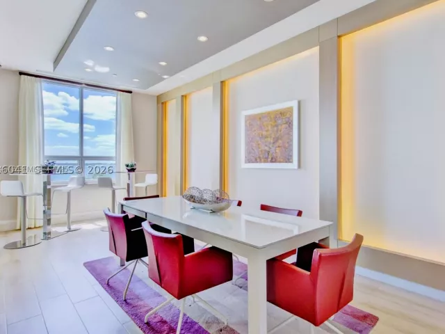 3-bedroom condo for rent in Miami - 808 Brickell Key Dr 3304 - MondialRealty