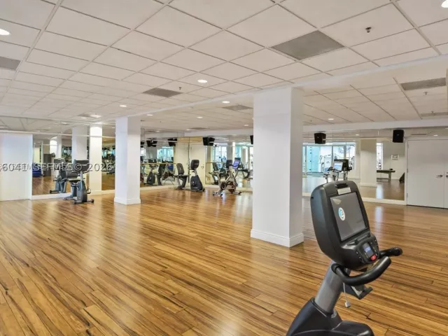 3-bedroom condo for rent in Miami - 808 Brickell Key Dr 3304 - MondialRealty