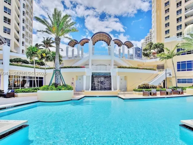 3-bedroom condo for rent in Miami - 808 Brickell Key Dr 3304 - MondialRealty