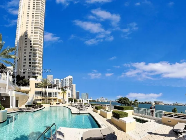3-bedroom condo for rent in Miami - 808 Brickell Key Dr 3304 - MondialRealty