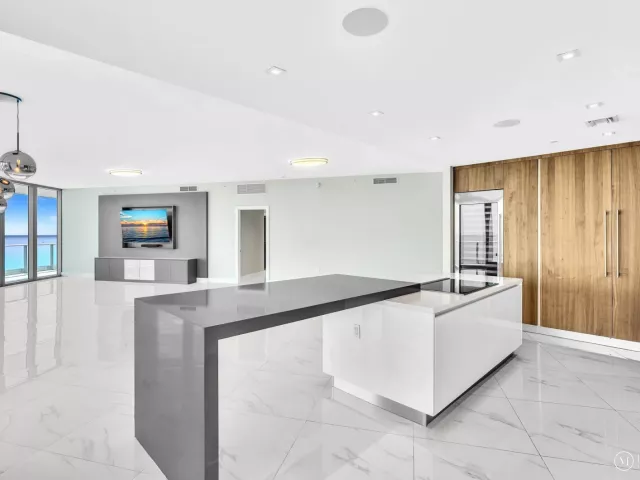 4-bedroom condo for rent in Fort Lauderdale - 701 N Fort Lauderdale Beach Boulevard N 802 - MondialRealty