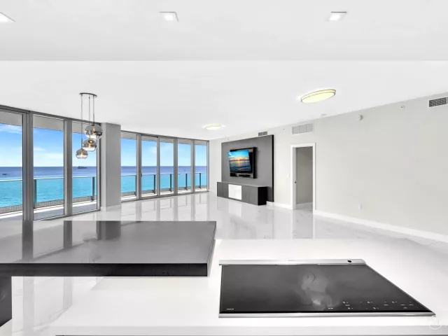 4-bedroom condo for rent in Fort Lauderdale - 701 N Fort Lauderdale Beach Boulevard N 802 - MondialRealty