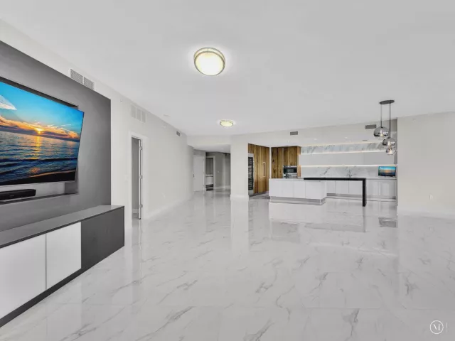 4-bedroom condo for rent in Fort Lauderdale - 701 N Fort Lauderdale Beach Boulevard N 802 - MondialRealty