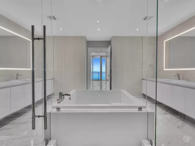 4-bedroom condo for rent in Fort Lauderdale - 701 N Fort Lauderdale Beach Boulevard N 802 - MondialRealty