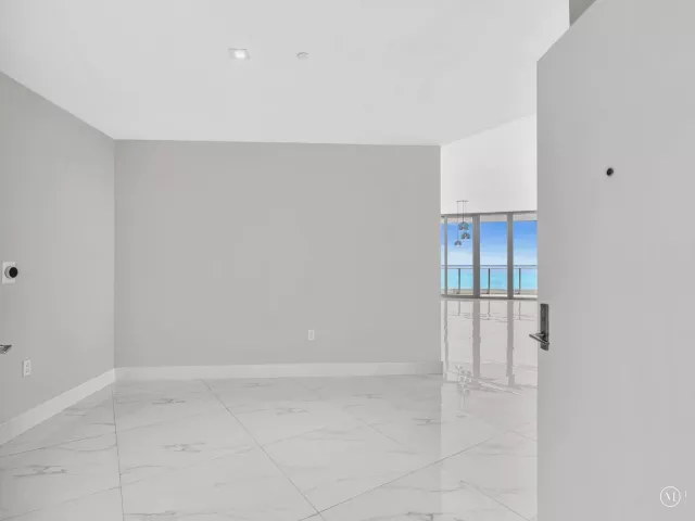 4-bedroom condo for rent in Fort Lauderdale - 701 N Fort Lauderdale Beach Boulevard N 802 - MondialRealty
