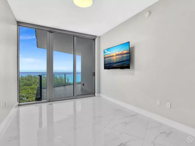 4-bedroom condo for rent in Fort Lauderdale - 701 N Fort Lauderdale Beach Boulevard N 802 - MondialRealty