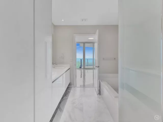 4-bedroom condo for rent in Fort Lauderdale - 701 N Fort Lauderdale Beach Boulevard N 802 - MondialRealty