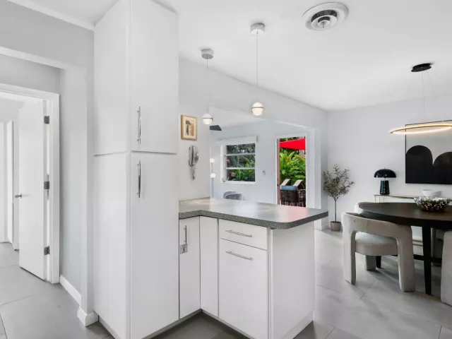 2-bedroom home for rent in Wilton Manors - 2640 NW 9th Lane - MondialRealty