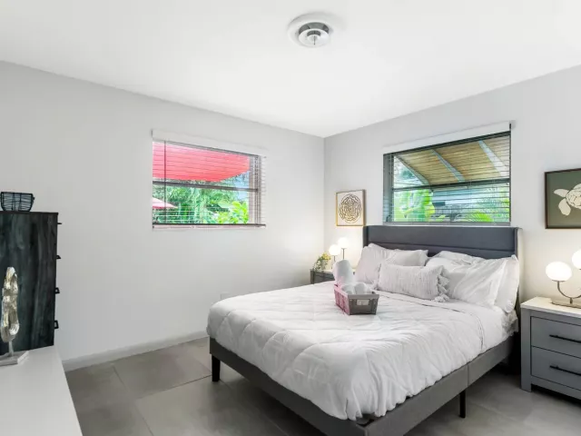 2-bedroom home for rent in Wilton Manors - 2640 NW 9th Lane - MondialRealty