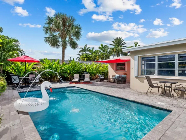 2-bedroom home for rent in Wilton Manors - 2640 NW 9th Lane - MondialRealty