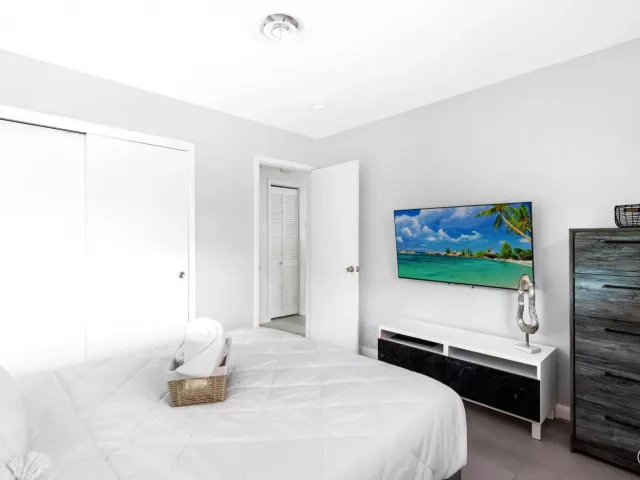 2-bedroom home for rent in Wilton Manors - 2640 NW 9th Lane - MondialRealty