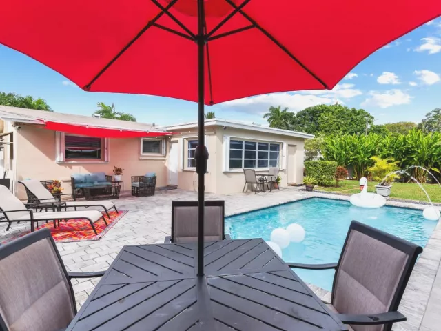 2-bedroom home for rent in Wilton Manors - 2640 NW 9th Lane - MondialRealty
