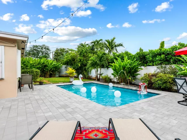 2-bedroom home for rent in Wilton Manors - 2640 NW 9th Lane - MondialRealty