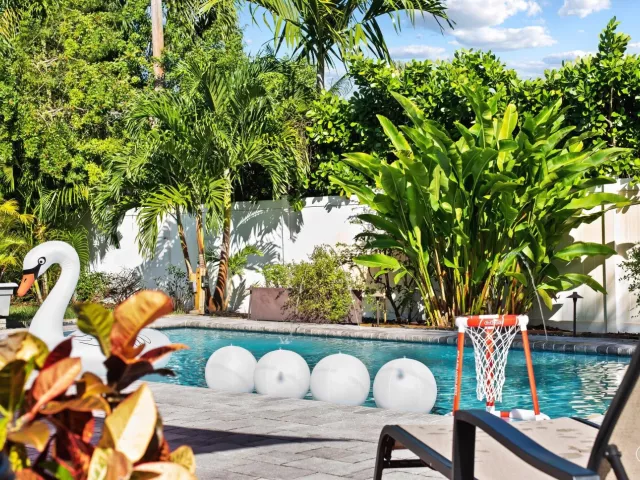 2-bedroom home for rent in Wilton Manors - 2640 NW 9th Lane - MondialRealty