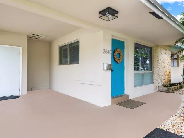 2-bedroom home for rent in Wilton Manors - 2640 NW 9th Lane - MondialRealty