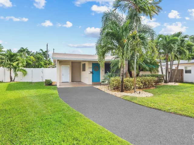 2-bedroom home for rent in Wilton Manors - 2640 NW 9th Lane - MondialRealty