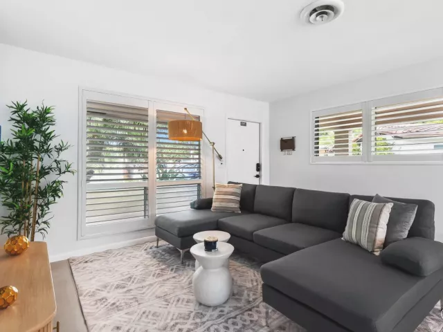 2-bedroom home for rent in Wilton Manors - 2640 NW 9th Lane - MondialRealty