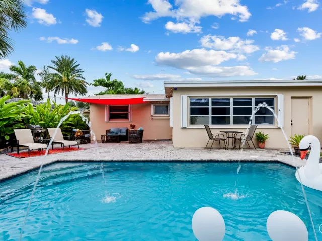 2-bedroom home for rent in Wilton Manors - 2640 NW 9th Lane - MondialRealty