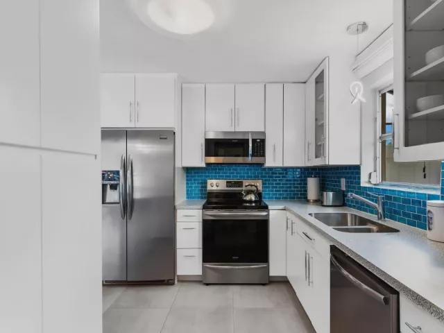 2-bedroom home for rent in Wilton Manors - 2640 NW 9th Lane - MondialRealty