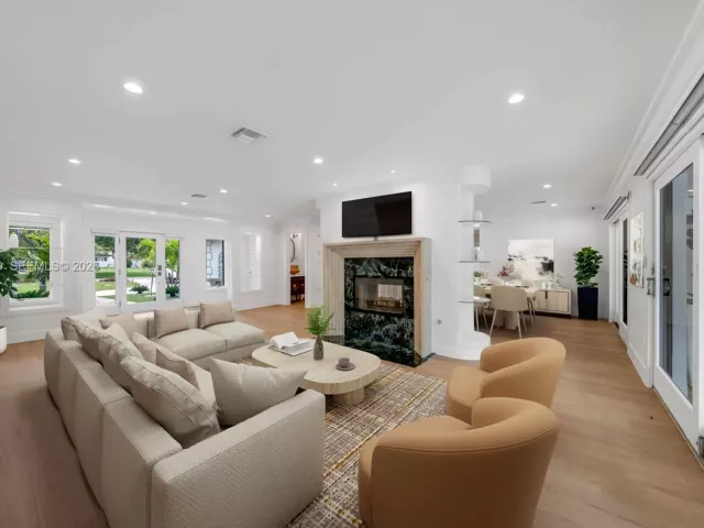 4-bedroom home for sale in Coral Gables - 5120 Carillo St - MondialRealty