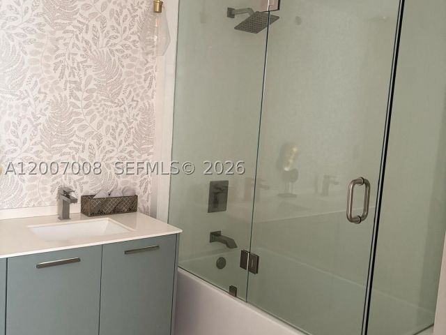 1-bedroom condo for sale in Miami - 1300 Brickell Bay Dr 604 - MondialRealty
