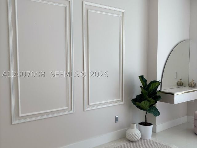 1-bedroom condo for sale in Miami - 1300 Brickell Bay Dr 604 - MondialRealty