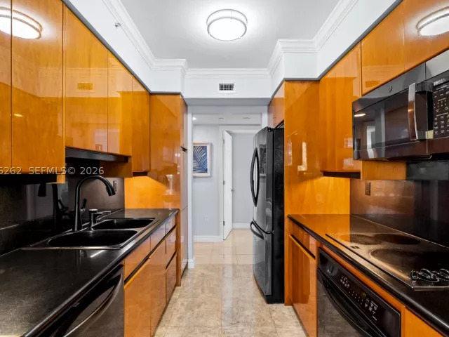 2-bedroom condo for rent in Sunny Isles Beach - 18671 Collins Ave 404 - MondialRealty