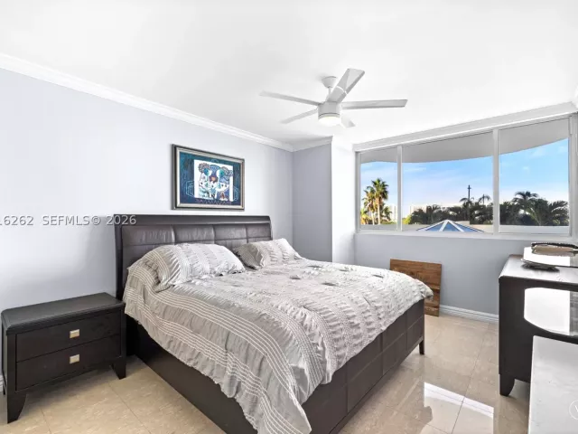 2-bedroom condo for rent in Sunny Isles Beach - 18671 Collins Ave 404 - MondialRealty