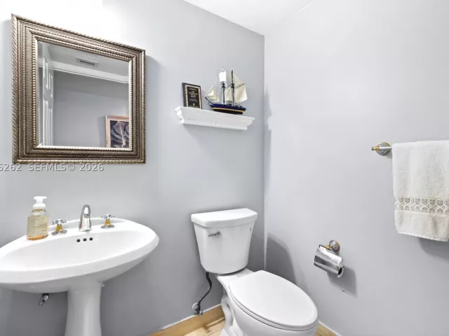 2-bedroom condo for rent in Sunny Isles Beach - 18671 Collins Ave 404 - MondialRealty