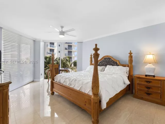 2-bedroom condo for rent in Sunny Isles Beach - 18671 Collins Ave 404 - MondialRealty