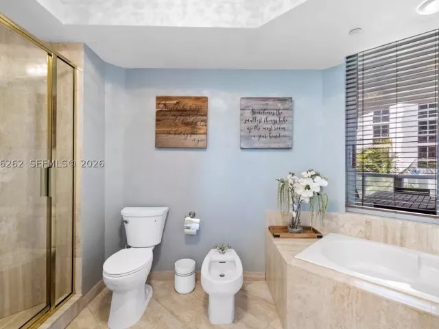 2-bedroom condo for rent in Sunny Isles Beach - 18671 Collins Ave 404 - MondialRealty