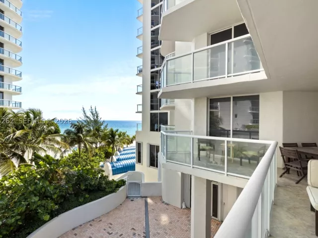 2-bedroom condo for rent in Sunny Isles Beach - 18671 Collins Ave 404 - MondialRealty