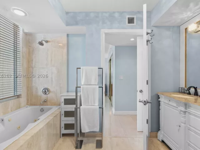 2-bedroom condo for rent in Sunny Isles Beach - 18671 Collins Ave 404 - MondialRealty
