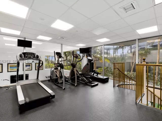 2-bedroom condo for rent in Sunny Isles Beach - 18671 Collins Ave 404 - MondialRealty