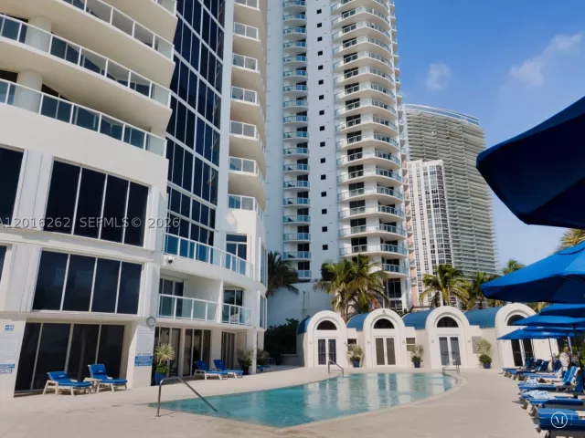 2-bedroom condo for rent in Sunny Isles Beach - 18671 Collins Ave 404 - MondialRealty