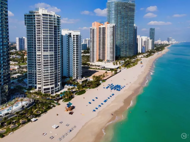 2-bedroom condo for rent in Sunny Isles Beach - 18671 Collins Ave 404 - MondialRealty