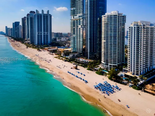 2-bedroom condo for rent in Sunny Isles Beach - 18671 Collins Ave 404 - MondialRealty