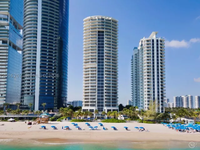 2-bedroom condo for rent in Sunny Isles Beach - 18671 Collins Ave 404 - MondialRealty