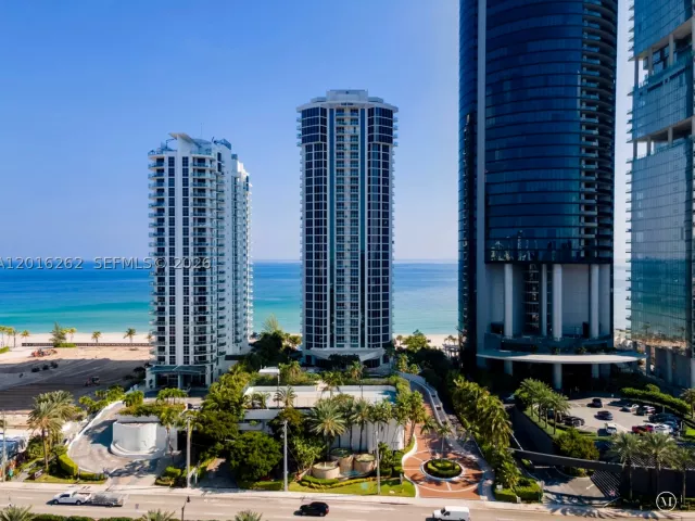 2-bedroom condo for rent in Sunny Isles Beach - 18671 Collins Ave 404 - MondialRealty