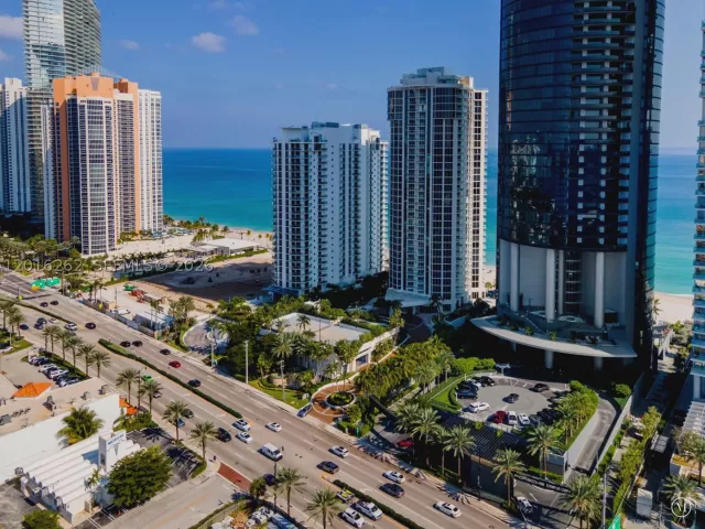 2-bedroom condo for rent in Sunny Isles Beach - 18671 Collins Ave 404 - MondialRealty