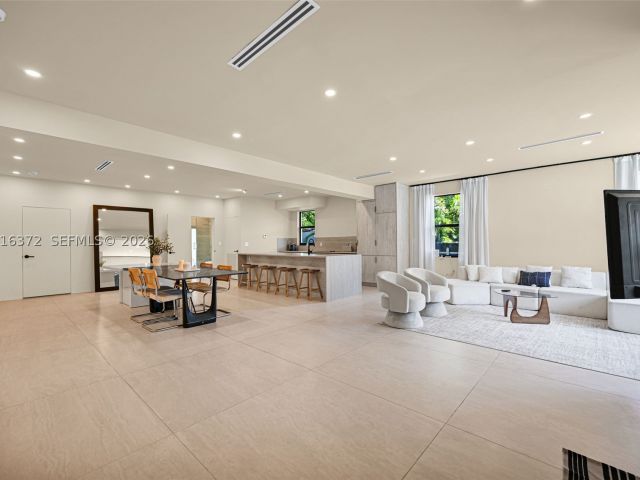 5-bedroom home for rent in Miami - 4721 NW 6th Ave - MondialRealty