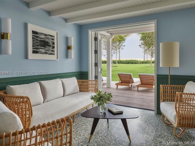 1-bedroom condo for sale in Surfside - 9111 Collins Ave N-712 - MondialRealty