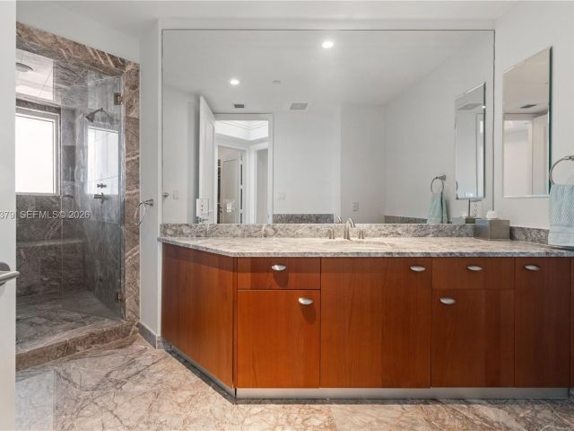 4-bedroom condo for sale in Sunny Isles Beach - 16047 Collins Ave 704 - MondialRealty