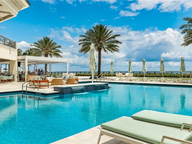 4-bedroom condo for sale in Sunny Isles Beach - 16047 Collins Ave 704 - MondialRealty