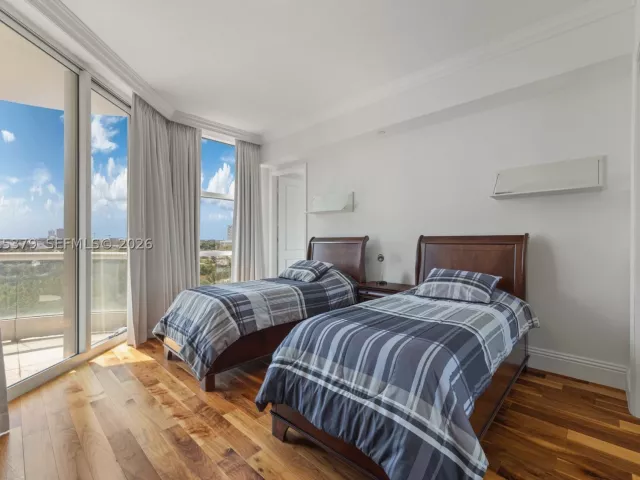 4-bedroom condo for sale in Sunny Isles Beach - 16047 Collins Ave 704 - MondialRealty