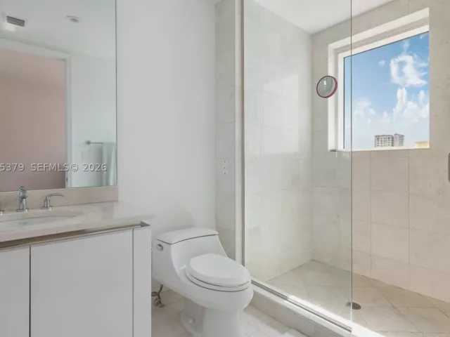 4-bedroom condo for sale in Sunny Isles Beach - 16047 Collins Ave 704 - MondialRealty