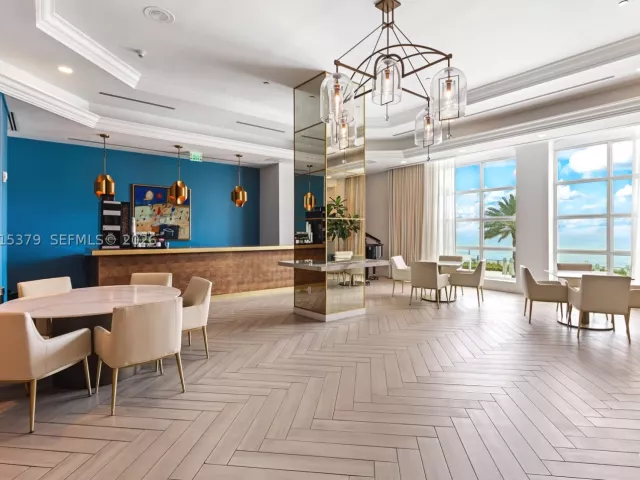 4-bedroom condo for sale in Sunny Isles Beach - 16047 Collins Ave 704 - MondialRealty