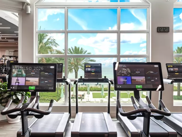 4-bedroom condo for sale in Sunny Isles Beach - 16047 Collins Ave 704 - MondialRealty