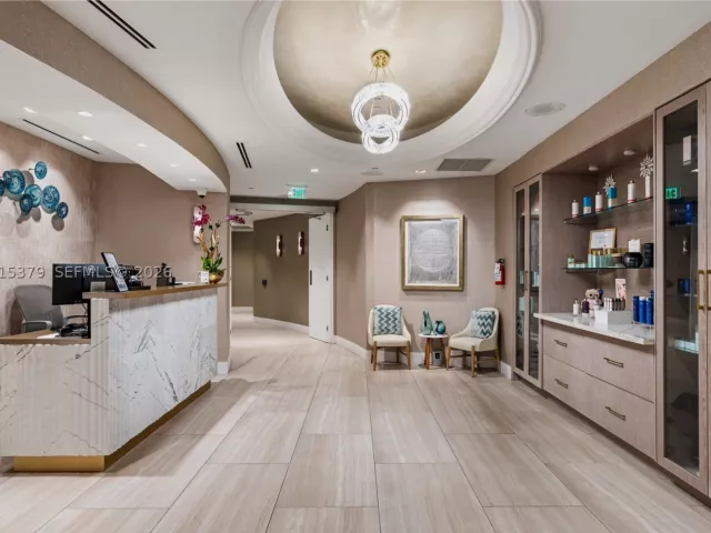 4-bedroom condo for sale in Sunny Isles Beach - 16047 Collins Ave 704 - MondialRealty
