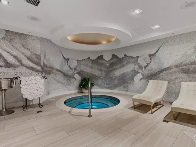 4-bedroom condo for sale in Sunny Isles Beach - 16047 Collins Ave 704 - MondialRealty